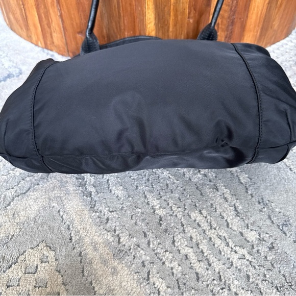 Tommy Hilfiger Womens Black Tote Bag Gold Logo  Magnetic Close - Picture 8 of 14